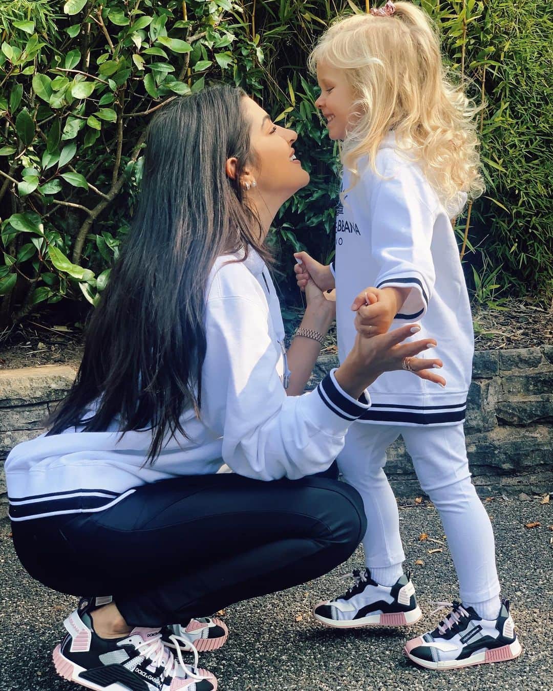 のインスタグラム：「Tal mãe, tal filha 💞 #minime @dolcegabbana」