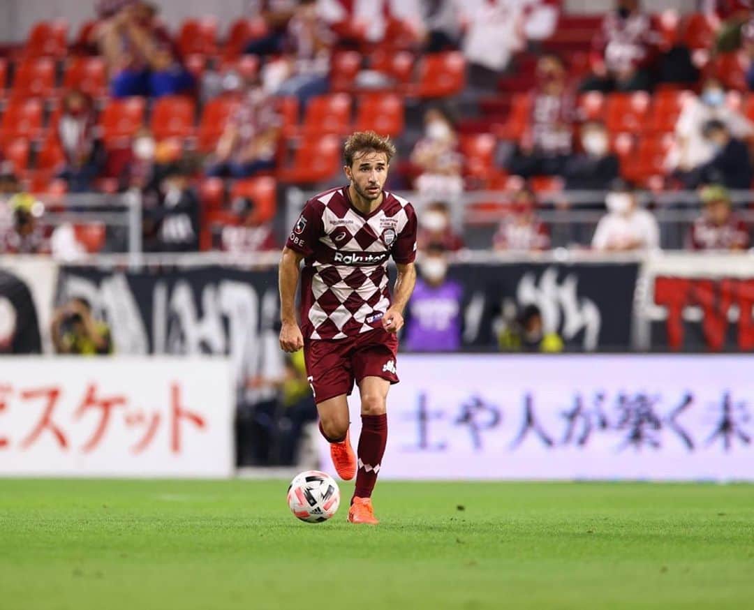 のインスタグラム：「+3! Tercera victoria consecutiva! Gracias a nuestra afición por estar siempre ahí! A por el siguiente 👊🏼⁣ ⁣ +3! 三連勝！サポーターの皆さんいつも応援ありがとうございます！次も頑張りましょう！ 👊🏼」