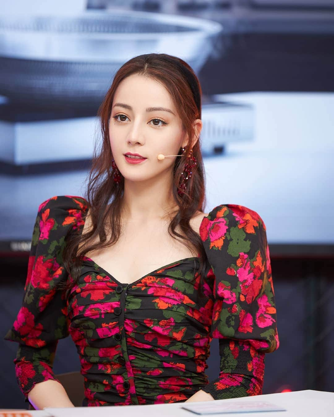 ディルラバ・ディルムラット（Dilraba Dilmurat）さんのインスタグラム写真 - (ディルラバ・ディルムラット（Dilraba Dilmurat）Instagram)「#迪丽热巴 #热巴 #胖迪 #小迪 #dilirebadilmurat #dilireba #dilraba #dilrabadilmurat」10月1日 10時02分 - dilrabalovers_