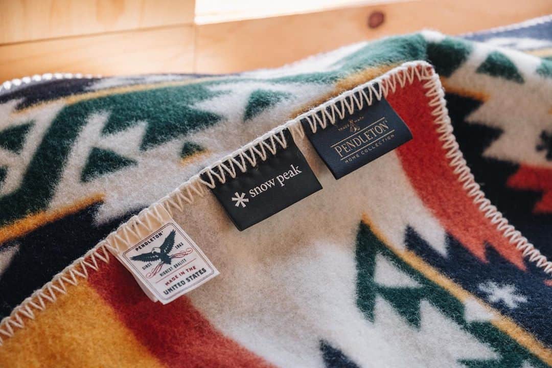 Snow Peak Apparelさんのインスタグラム写真 - (Snow Peak ApparelInstagram)「﻿ Snow Peak × PENDLETON﻿ ﻿ October 2nd Pre-Order Start﻿ October 17th Launch﻿ ﻿ Doublesize Muchacho Blanket﻿ ﻿ Made in USA﻿ ﻿ Color : Navy , Yellow﻿ Size : about 163 × 112cm﻿ Price : ¥38,000 + tax﻿ ﻿ ﻿ ﻿ NOASOBI﻿ embrace your nature」10月1日 10時05分 - snowpeak_apparel