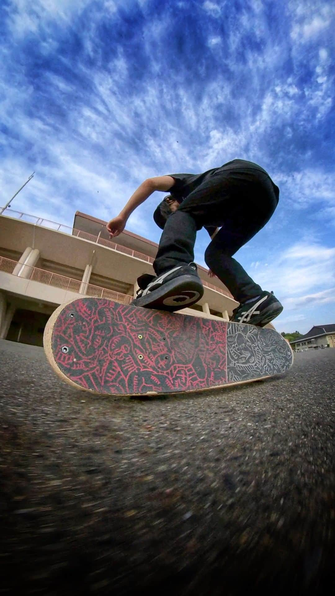 山本勇のインスタグラム：「Freestyle skateboarding We want to save this skate spot from bad skaters who ruin there.  ********************** Filmed📽 by @momo.mtb with @insta360 one R ********************** #insta360oner #insta360 #powellperalta  #bonesbearings #fscom  #toyotatsusho #豊田通商 #tysports #allone #goodskates #vantan #vantandesignhighschool #バンタンデザイン研究所 #バンタン #freestyleskateboarding  #isamuyamamoto  #skateboard #skateboarding #skatecrunch  #skatecrunchmag  #braillskateboarding #berrics #redbull #asics @powellperalta @vantan_sk8design  @vantandesigninstitute  @all_one_universe」