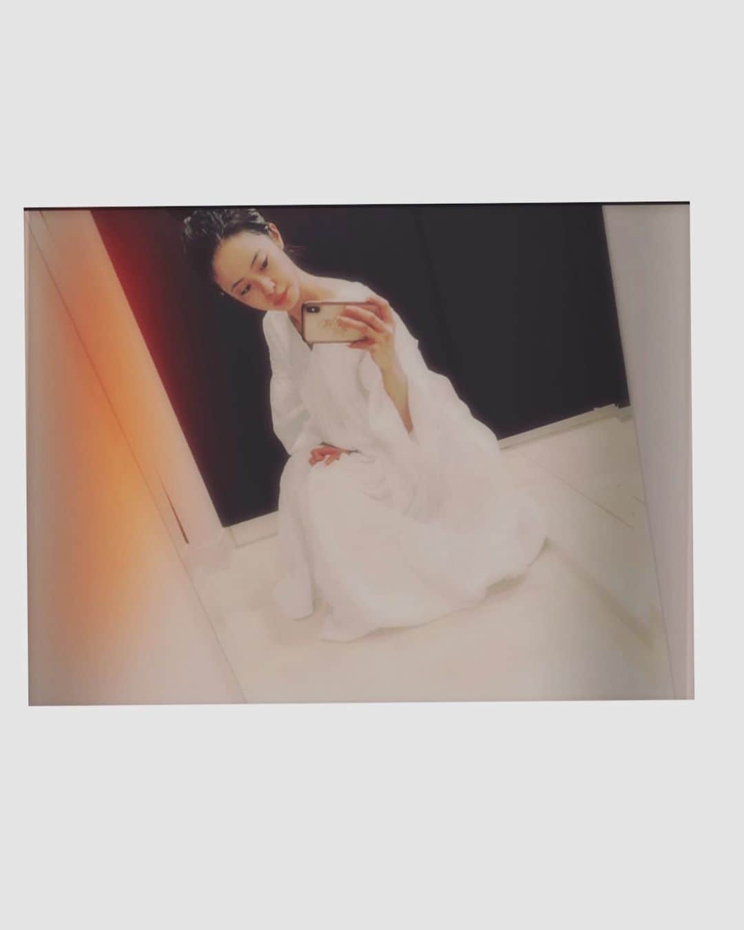 白石糸さんのインスタグラム写真 - (白石糸Instagram)「. １０月？携帯の日付表示が『１日』って 驚いちゃいました。 #おはようございます  #お気に入りのお洋服で」10月1日 10時38分 - ito_0123