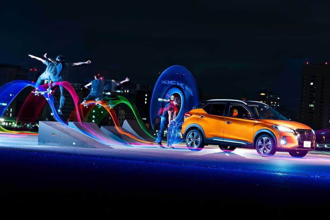 日産自動車さんのインスタグラム写真 - (日産自動車Instagram)「電気の力で走るSUV #日産キックス と電気の力で描くグラフィティ #エレクトリック が共演。  スケートボードの軌跡で描くトリックを画像でもお楽しみください⚡️  #ELECTRICK #日産 #nissanjapan #5523」10月1日 10時39分 - nissanjapan