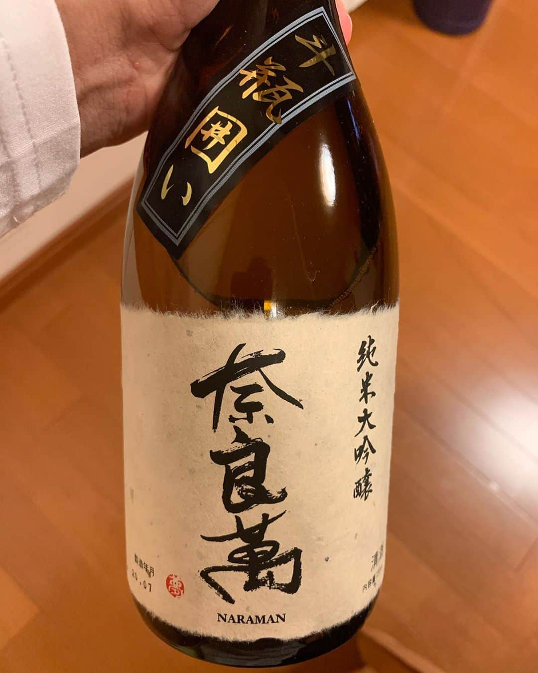 上原浩治さんのインスタグラム写真 - (上原浩治Instagram)「久しぶりの日本酒🍶　 冷やで頂きました😋　呑みやすく美味しかったですよ。  #奈良萬　#日本酒　#美味い  #上原浩治の雑談魂の登録をお願いします  #Twitterの@TeamUeharaのフォローを http://www.koji-uehara.netにコメントを」10月1日 10時58分 - koji19uehara