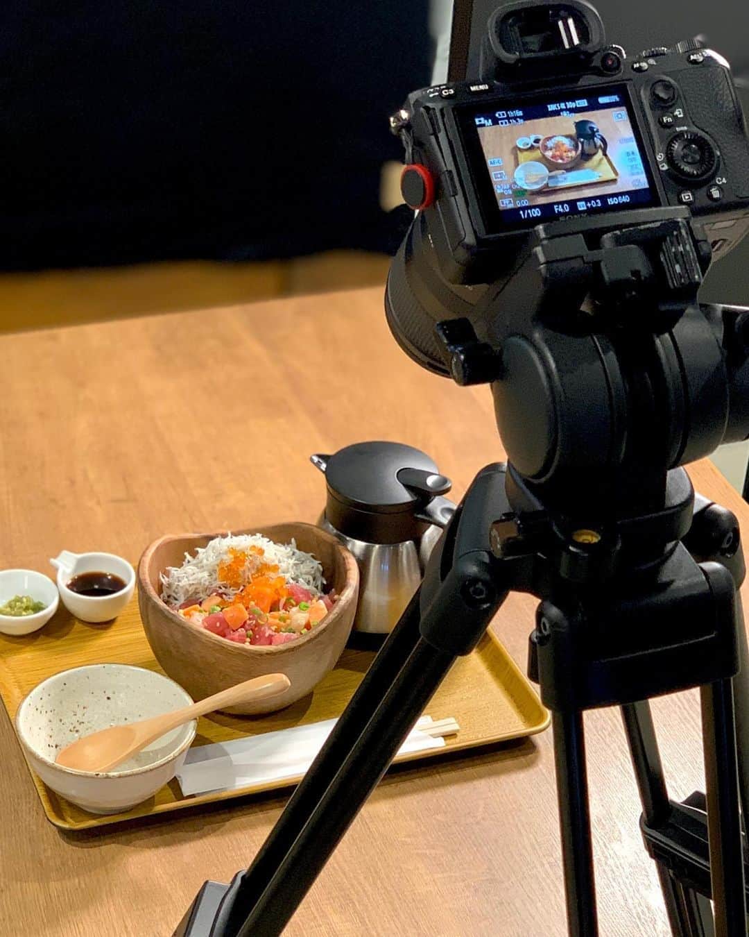 のインスタグラム：「🍚 * 昨日のグルメたち🍽 * 10月リポートでご紹介予定のほんの一部💁🏼‍♀️ 見てたらお腹減ります〜💦 * Abemaの日は朝から何も食べずに出社して 朝ニュースが終わるまで空腹なので ペコペコ〜 今日は久しぶりに社食っ🙋🏼‍♀️ * #食欲の秋 #秋 #こめらく #利久 #丼 #ラーメン  #グルメ #リポート #アナウンサー #リポーター #チバテレ #まくはりぽーと #aeon #aeonmall」