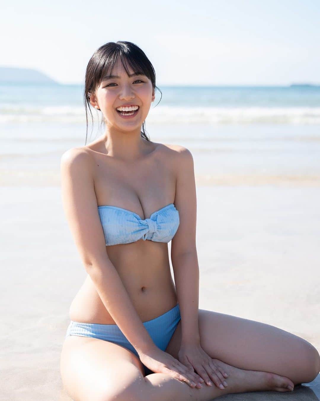 週刊少年マガジンのインスタグラム：「#非公開カット #まだまだあるよ　  2020年9月30日発売の　#週刊少年マガジン 44号に、#ミスマガ2019 グランプリ の #豊田ルナ さんが初のソロ表紙！ ファースト写真集、いよいよ発売です！   撮影 / YOROKOBI スタイリング / 笹谷監子 ヘアメイク / ムロゾノケイト デザイン / 松本麻実 ( GROSVENOR design )」