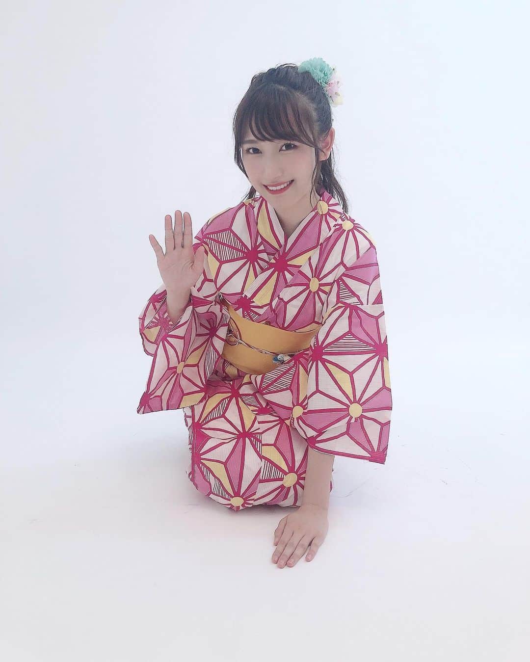 原かれんさんのインスタグラム写真 - (原かれんInstagram)「᯽ 今年の浴衣 . . . official撮影時のオフショットです . この浴衣 すき♡ . . . . NMB48 公式個別生写真5枚set ▶︎2020.September が発売中 . □ご購入は NMB48 公式web shop/official shopでお願いします . . ♡♡♡ . . . . #生写真 #発売中 #kimono #yukata #shooting #原かれん #かれんたん #nmb48 #ぴろぴろ  #kawaii #instagood #followｍe  #instagood #instalike #love #핑크 #페션스타그램 #01년생  #ありがとう #감사합니다  #記録用post #オフショット」10月1日 11時56分 - karen_hara315