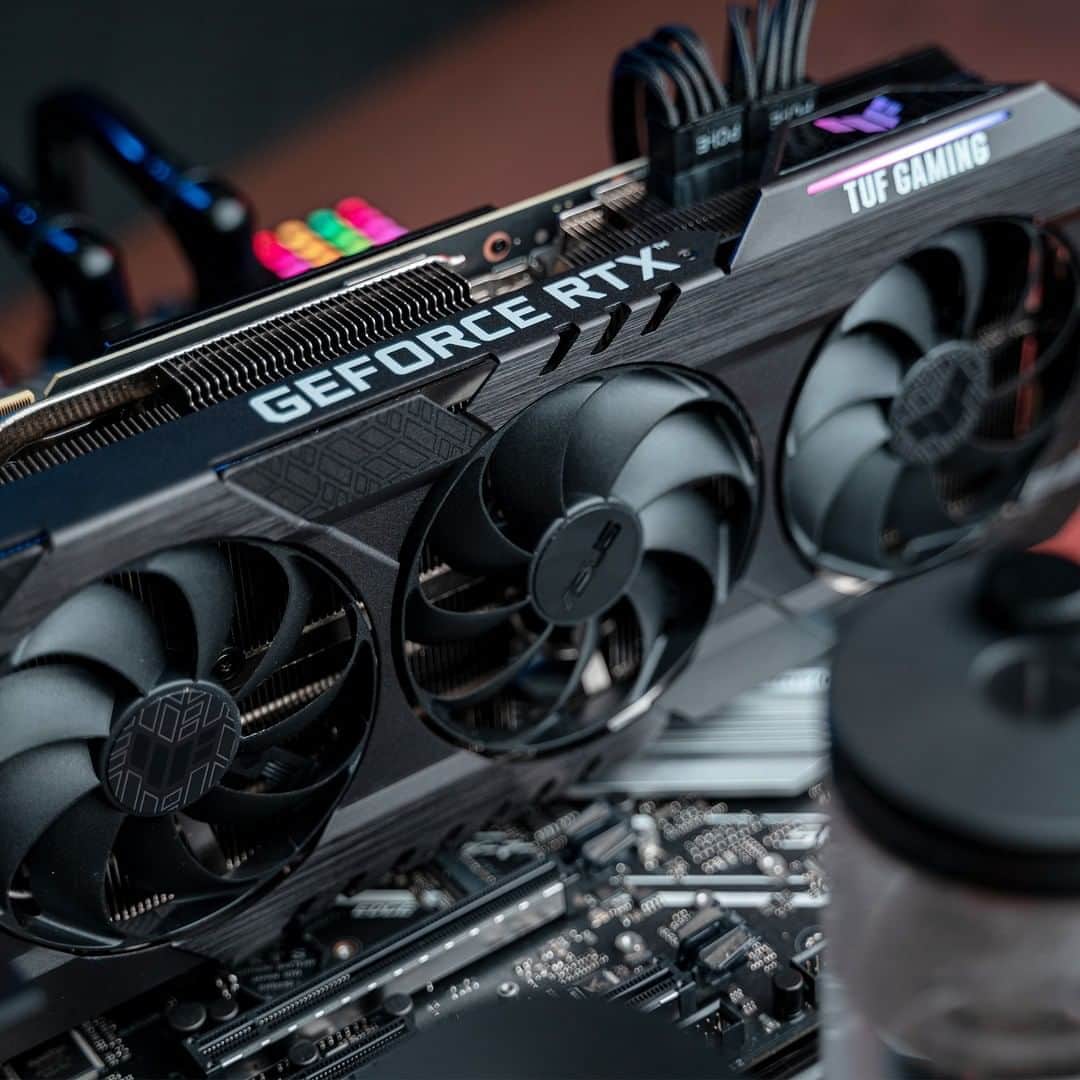 ASUSさんのインスタグラム写真 - (ASUSInstagram)「We found the perfect match. The latest GeForce RTX™ 30 Series GPUs are hungrier than ever and demand more power. TUF Gaming 650B PSU fulfills this new demand for power perfectly. ⚡」10月1日 12時00分 - asus