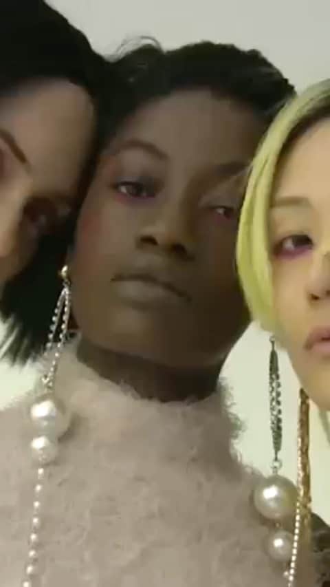 倉岡晋也のインスタグラム：「@laruicci RTW SS21 @parisfashionweek Video @theofremont @wearenewcomers Mua @anitajolles Hair @hikageyumiko RTW creative director @__cemcinar__  Music @slutmagicmusic @laruiccirecords  Stylist @shinyakuraoka Special thanks @studiozeroparis @aislingwf @tmmrmmt Models @mariame_ouatt @wolfnana @sinarabarbosa Press @autrementpr #laruicci #parisfashionweek #ss21」