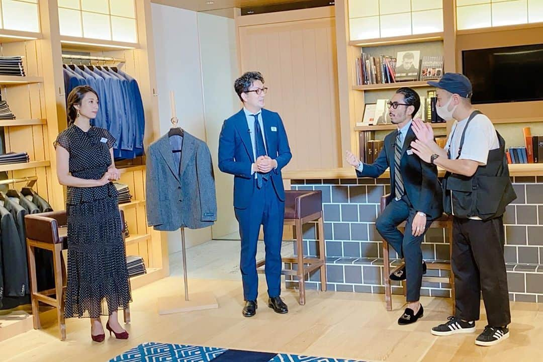 広瀬未花さんのインスタグラム写真 - (広瀬未花Instagram)「ついに、ISETAN SALONE men's 丸の内さんでのイベントが昨日から始まりましたよ〜！！！！  各日11時〜・14時〜・17時〜 ゲストによる接客コーディネートを開催します❤️ 私は10日に店頭に立ちます😊 ご予約頂いた皆様、お待ちしております✨  @isetansalone_mens with @get_repost ・・・ 〈Tiamo salone〉期間限定POP UP 2020.9.30-10.13  「nano.universe」メンズバイヤー福島氏が発信するYouTubeのファッション番組"Tiamo La moda"と初のコラボレーションイベントを期間限定開催。 「nano・universe」と「isetansalone mens」の両バイヤーがセレクトした最新秋冬アイテムをご紹介します。  ■2020.10.3 ゲスト 福島さま (nano・universe buyer) @nano_tiamo @yusuke__fukushima  半田さま(RING JACKET manager) @handamakoto   ■2020.10.10 ゲスト 福島さま 半田さま 広瀬さま(Tiamo La moda assistant MC) @micahirose   ※予約制となっておりますので、ご希望の際はイセタンサローネメンズへご連絡下さい。  店舗問合せ先: イセタンサローネメンズ丸の内 03-6206-3190  #isetansalonemens #isetansalone #イセタンサローネメンズ #イセタンサローネ #丸の内 #二重橋前 #伊勢丹 #イセタンメンズ #ナノユニバース #nanouniverse #tiamolamoda #ティアモ #tiamosalone #tagliatore #タリアトーレ #ringjacket #リングヂャケット」10月1日 12時11分 - micahirose