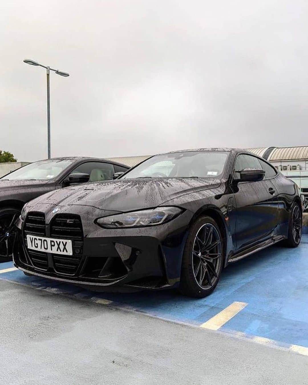 CARLiFESTYLEさんのインスタグラム写真 - (CARLiFESTYLEInstagram)「2021 BMW M4 in black. Yes or No? Photo by @tim1king #carlifestyle」10月1日 12時04分 - carlifestyle