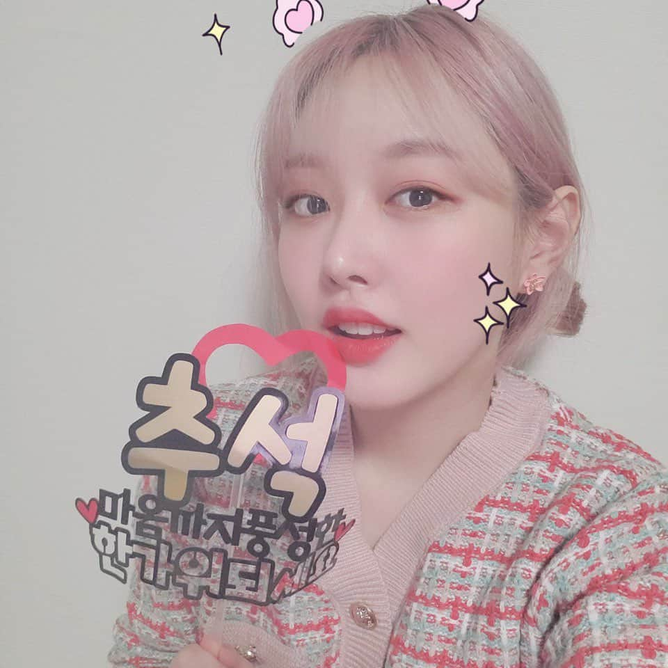 gugudanさんのインスタグラム写真 - (gugudanInstagram)「. 2020 추석 인사 메시지💌 From. 미미❤ . 2020 Chuseok Message From. MIMI . #구구단 #gugudan #미미 #MIMI #추석 #CHUSEOK  #단짝_마음까지_풍성한_추석_되세요🌝」10月1日 12時25分 - gu9udan