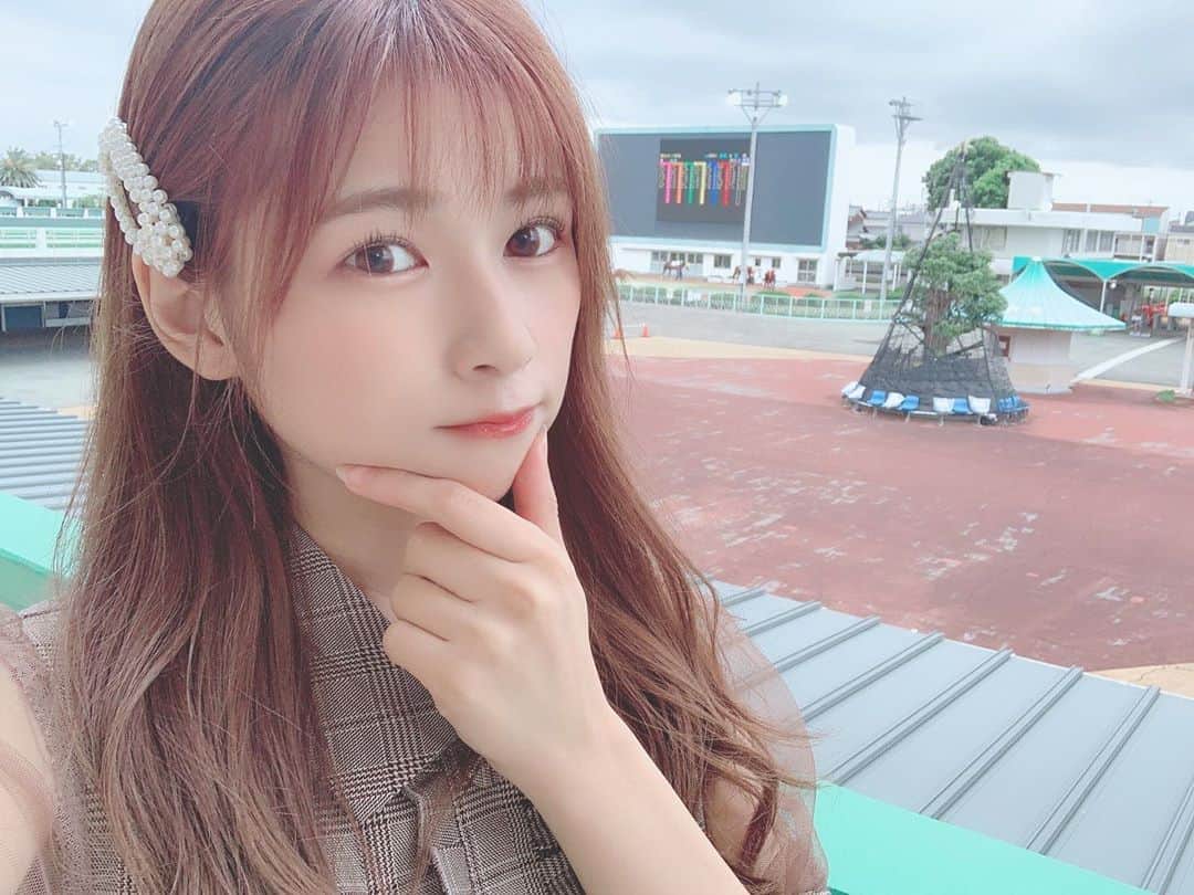 日比野友香さんのインスタグラム写真 - (日比野友香Instagram)「﻿ ﻿ ﻿ 今日は予想会イベントです☺️✨﻿ ﻿ 2020/10/1(木)14:45頃〜﻿ 《 第60回 姫山菊花賞 予想会 》﻿ ﻿ 司会：竹之上アナウンサー﻿ 解説：北防敦さん﻿ 出演：日比野友香﻿ ﻿ 園田競馬場入場再開しております！﻿ ただし、SKNプレイスでの予想会鑑賞は出来ませんのでご了承ください🙇‍♂️﻿ ﻿ マスク着用の上お越しくださいね✨﻿ ﻿ ﻿ ﻿ ﻿ ﻿ ﻿ ﻿ ﻿ ﻿ ﻿ ﻿ ﻿ ﻿ #その金ナイター #sknフラッシュ8 #イメージガール ﻿ #園田競馬場 #園田競馬 #競馬 #競馬女子 #競馬予想 ﻿ #競馬好きな人と繋がりたい﻿ #racehorses  #horseracing #horserace #keiba ﻿ #ヘアスタイル #hairstyle #haircolor ﻿ #衣装 #シースルー #ワンピース #チェック﻿ #今日のコーデ #todayscode #fashion #code ﻿ #brown #ブラウンコーデ #ブラウン ﻿ #フォローミー #フォロー大歓迎 #followｍe」10月1日 12時26分 - tomokahibino