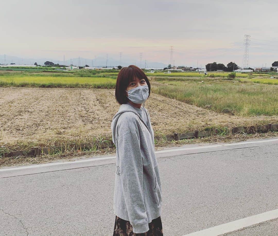 入江悠のインスタグラム：「映画『シュシュシュの娘』 主演：福田沙紀さん。  そこにいる、というのを見つめる、じっと見る、というのが撮影の喜びだったんだ、と思い出しました。  写真はクランクイン当日。 これからさまざまなシーンが目白押し。」