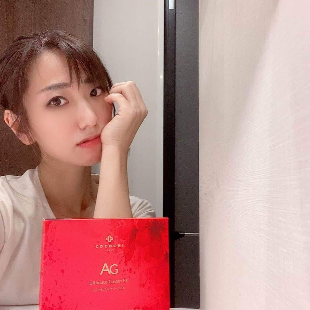 阿川麻美さんのインスタグラム写真 - (阿川麻美Instagram)「週末の撮影に向けて #AGアルティメットリッチセラムクリーム を使ってみました。 目元や口元など特に気になる部分につけると なめらかでハリに満ちた肌にしてくれるよ。 もちもちになった気がして嬉しい😍  @cocochicosme @cocochicosme.jp #cocochicosme #ココチコスメ #agアルティメット  #修復 #抗糖化 #model #自分磨き #美容ライター #instagood #like4like #followme  #photooftheday #followforfollow #model  #ootd #fashion #beauty #diet#beauty #主婦モデル #モデル #インスタグラマー #男の子ママ#フォローミー」10月1日 12時49分 - asamichi922