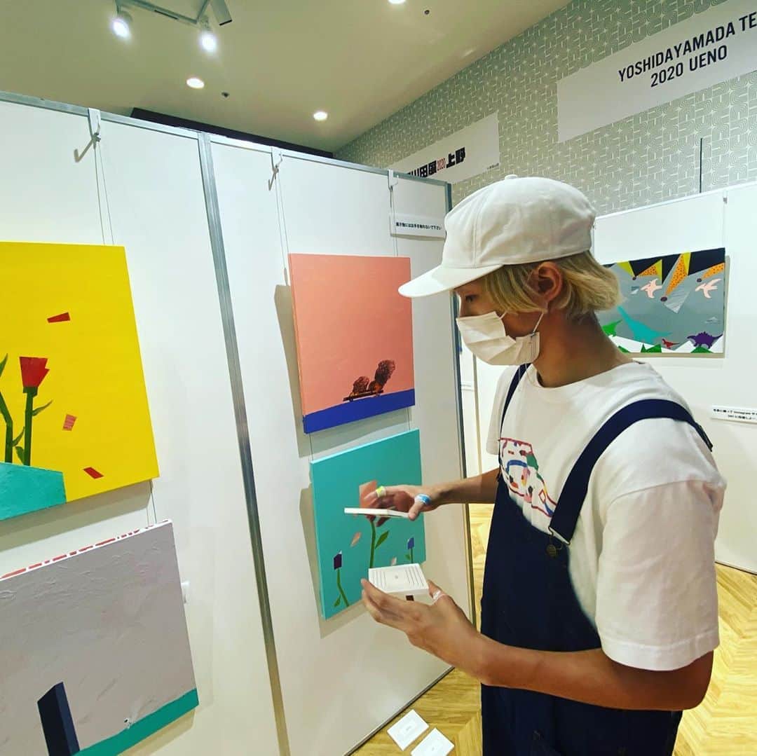 山田義孝のインスタグラム：「🎈【おしらせ】🎈 10月18日(日)開催の「吉田山田〜♪なにわの日々♪〜 at 大阪新歌舞伎座」と合わせて なんばマルイさんで『吉田山田展なんば』 開催決定しました✌︎ 8月に行った吉田山田展上野でやらせてもらった絵画の展示が大阪でも見れます✌︎ 10月17日〜18日までなのでライブと合わせて是非😊✨  そしてもう一つ🌟 10月21日、僕等のデビュー日に無観客の生配信ライブをします✌︎✨ バンド編成で懐かしい曲もやろうかなと思ってます😃 全国各地で一緒10月18日(日)開催の「吉田山田〜♪なにわの日々♪〜 at 大阪新歌舞伎座」に楽しめたら嬉しい✨ 詳しくは吉田山田ホームページから✌︎  今月はライブが4つ🌞 生で観れるのも家から楽しめるものもあるから素敵な10月にしようね💥✨ #吉田山田展なんば #吉田山田デビュー11周年記念配信ライブ」