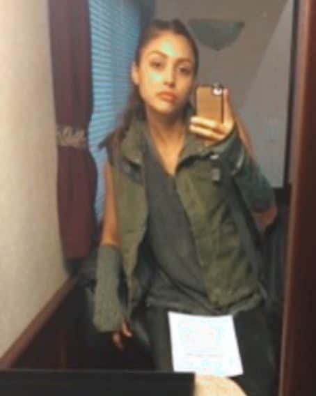 リンジー・モーガンさんのインスタグラム写真 - (リンジー・モーガンInstagram)「This is a never-before-seen-trailer-selfie on my first day of THE 100 as Raven Reyes. Note the hella old iPhone, awkward crab hand and baby me trying desperately to “look”, “feel” and “be” Raven Reyes Tough. I look at this photo and see a girl who is nervous as all hell...terrified, excited...and full of something to prove. She didn’t have the best experience on her last job & was doubting herself, doubting her abilities, doubting her path. But I also see a girl who is full vigor, full of TRY & full of her dreams & that small voice inside of her who’ll never let her quit. . . . Raven Reyes, You always brought out the best parts of me. The strength in me; the intellect, the resourcefulness, the resilience. The sass.  I didn’t know how strong I was until I had to find out how strong you are.  Over the past seven years, it was a privilege to learn you as I began to learn myself...as an artist, as a woman and as the person I aspire to be in this world. You taught me things I never thought I’d learn in my 20’s; how to change my oil, how to weld, splice wires and eradicate brain eating A.I.s. You taught me immeasurable pain...physically, mentally, emotionally.  Taught me the true cost of loss & the extent humanity & myself will go to survive. You tested me, humbled me & broke me. Yet, like a phoenix (or perhaps a Raven) you always rose from the ashes; renewed, evolved, ready to rebuild. You never quit. You never quit & because of that I never did. Thank you for teaching me there’s always a way, that I’m always smarter & stronger than I think, there’s always light in the darkness & there’s always love...even at the end of the world. There is always love. That I deserve love, deserve second chances, deserve happiness & deserve the family of my choice.  Thank you for teaching me that my battle scars don’t define me, but instead brilliantly decorate my ever-evolving, ever-learning and ever-experiencing human soul. Your grace and grit transcended myself, & I’m better because of that ...& because of you. Thank you Raven Reyes. May we meet again. . . . So many more thank yous to give. To the @cw_the100 , to @warnerbrostv to @rothenberg.jason , to...CONT IN COMMENTS」10月1日 12時58分 - linzzmorgan