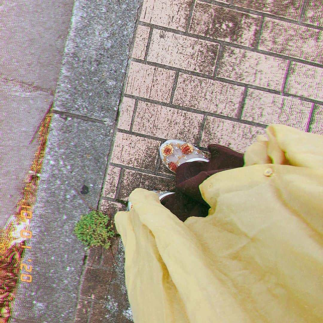 MAIKO さんのインスタグラム写真 - (MAIKO Instagram)「🟡🌰🧡⚪️ ・ ・ ・ ・ #色だけ秋っぽ #ベトナムサンダル #通気性よし」10月1日 13時01分 - maiko_oops