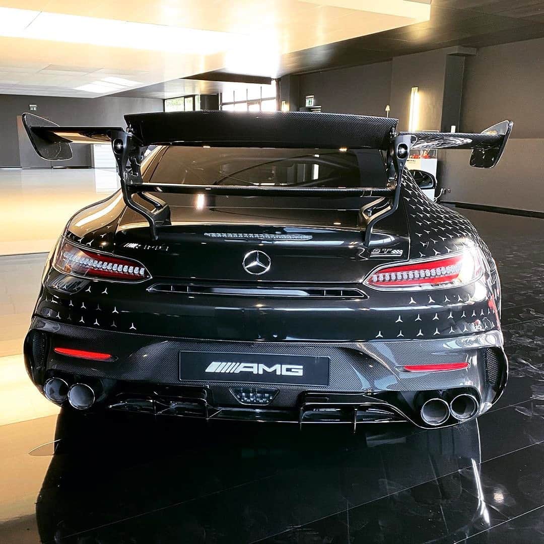 CARLiFESTYLEさんのインスタグラム写真 - (CARLiFESTYLEInstagram)「The Mercedes AMG GT Black Series project one edition. 👍🏽or👎🏽? Photo by @rana65556 #carlifestyle #blackseries #amggtblackseries」10月1日 13時12分 - carlifestyle