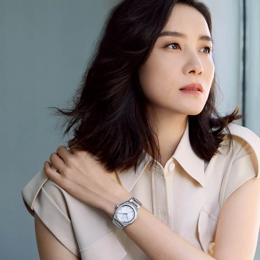 ゼニスのインスタグラム：「#Dreamhers: Meet the Zenith DREAMHERS: Song Jia.  When Song Jia was still in her early 20s, her dream of becoming a great actor was already rooted deeply in her mind, striving to realize it ever since. She has become one of the most accomplished and inspirational Chinese actor of her generation. Her audience of all ages has witnessed her unceasing pursuit of progress and perfection in the last two decades.   #Zenith #ZenithWatches #TimeToReachYourStar #ZenithXDreamhers #SongJia #Actor #DefyMidnight」