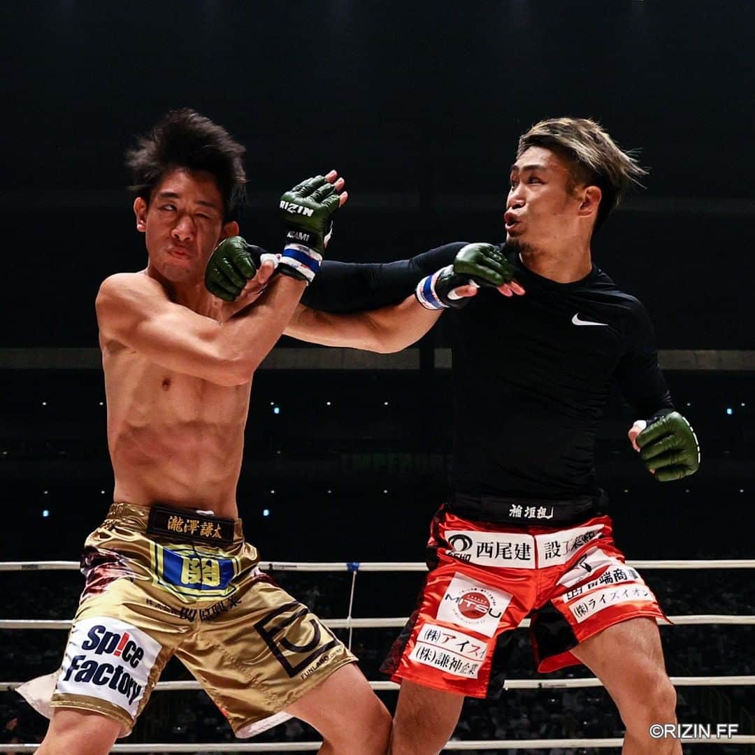 RIZIN FF OFFICIALさんのインスタグラム写真 - (RIZIN FF OFFICIALInstagram)「Yogibo presents RIZIN.24 -PLAYBACK PHOTOS- [Match.6] . Kenta Takizawa defeats Kintaro by Split Decision . #RIZIN #RIZIN24 #MMA #総合格闘技 #さいたまスーパーアリーナ #瀧澤謙太 #金太郎」10月1日 19時00分 - rizin_pr
