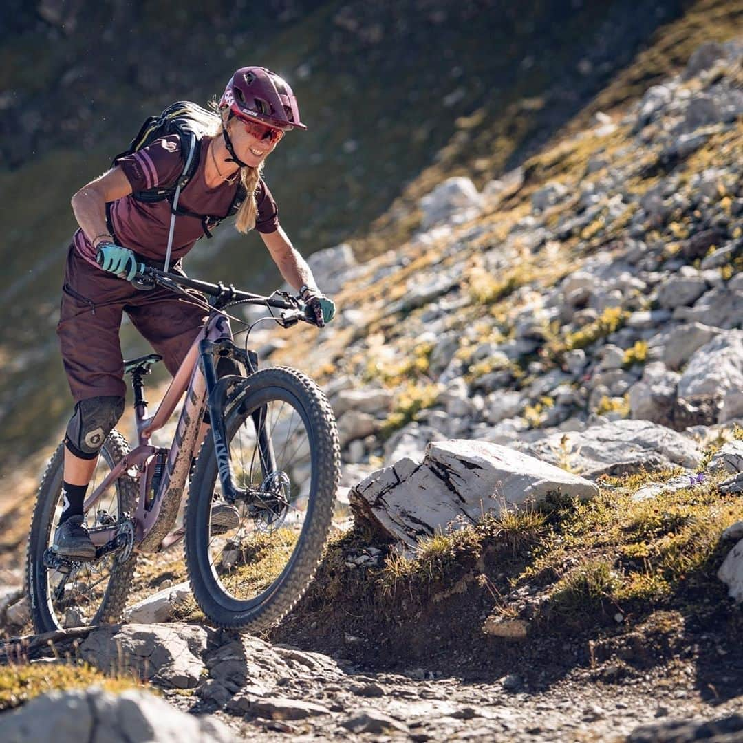 ドイターさんのインスタグラム写真 - (ドイターInstagram)「Sometimes all you need is an epic bike ride with your MTB friends like  @karen_eller_mountainbike! When is your next mountain bike tour going to start?  - Thanks to @karen_eller_mountainbike for sharing your #deutermoment with us. Please tag #deuter to be featured. 🏔❤️ - #deuter #deuterbackpack #downhill #mtb #mountainbiking #mountainbike #biketrail #mountains #outdoorsport #outdoor #backpack #deuterforwomen」10月1日 19時02分 - deuter