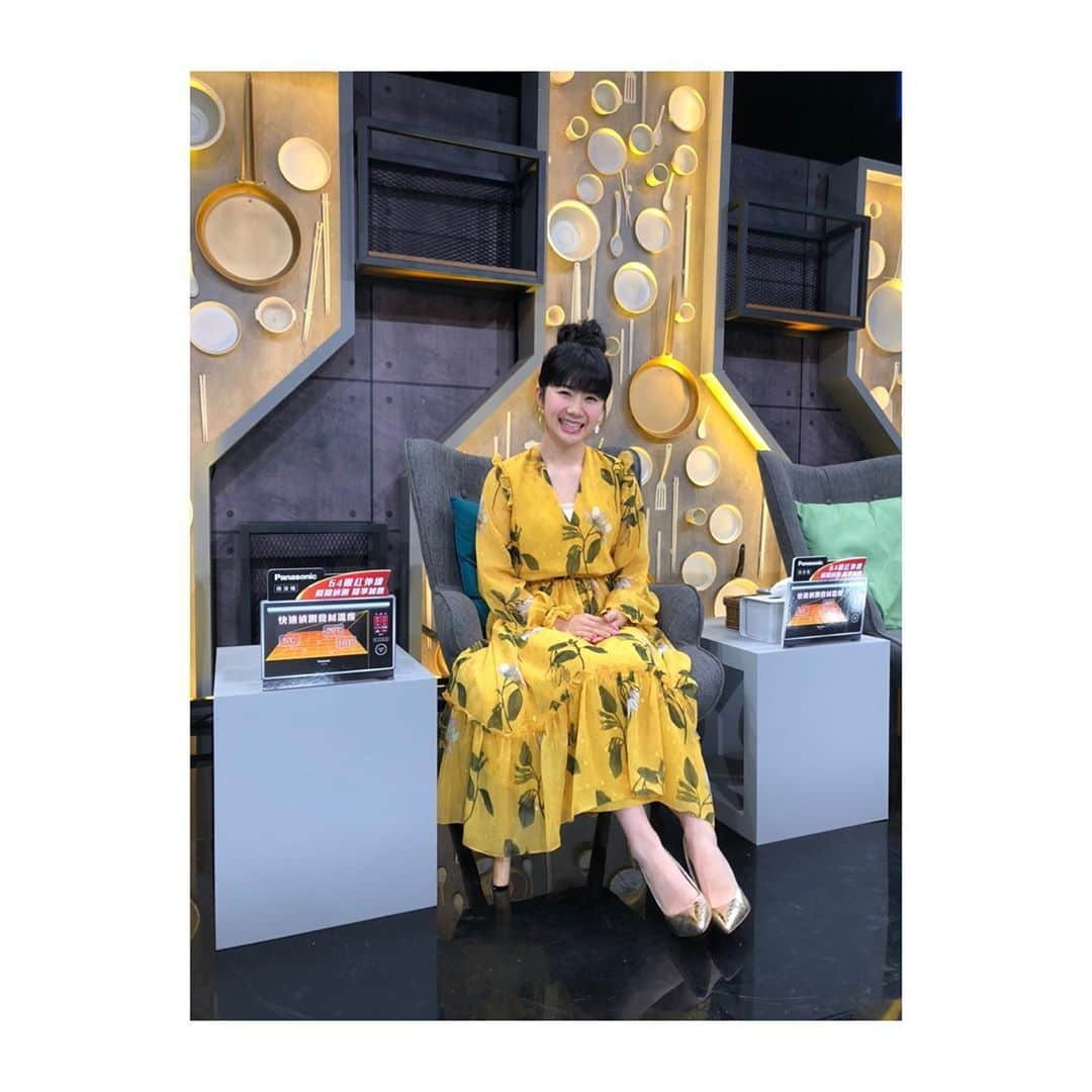 福原愛のインスタグラム：「🥮中秋節快樂🥮 #happymoonfestival🌕 #料理之王 make💄hair👩🏻‍🦱 @flower_makeuphair  dress👗 @lucy_huichuan @ted_baker」