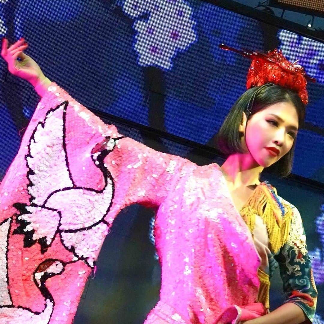 Yukkyさんのインスタグラム写真 - (YukkyInstagram)「今年はいろんな色の千本桜をやれて それぞれの公演の気持ちも違くて やっぱりショーは楽しいなと思う🌸 . お客様pic . . . . . #burlesquetokyo#burlesque#showgirl#showclub#japaneseculture#dancer#japanesegirl#costume#instagood#instalike#lfl#fff#dancerphotography#バーレスク東京#バーレスク#ダンサー#黒髪ボブ#衣装#千本桜#コスチューム#文化#挑戦#ショータイム#緊張感#達成感」10月1日 13時50分 - _5y_k_y1_