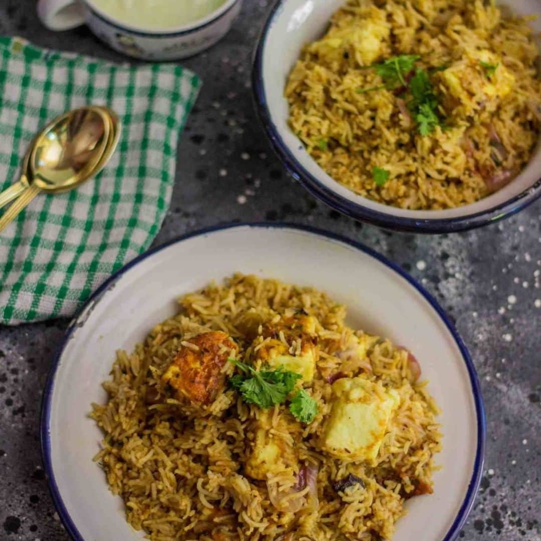 Archana's Kitchenさんのインスタグラム写真 - (Archana's KitchenInstagram)「Paneer Tikka Pulao Recipe is a flavourful one pot rice dish with Paneer Tikka adding the flavour to the rice. It makes for a perfect weekday dinner that can be carried over for your lunch box the next day with raita of your choice. Get the recipe from the smart.bio link in my profile @archanaskitchen . . . . . . #recipes #easyrecipes #dinner #indiandinner #paneerpulao #paneerbiryani #archanaskitchen #healthyeating #highprotein #northindianfood #northindianmeal #homemadefood #eatfit #cooking #food #healthyrecipes #foodphotography #recipeoftheday #comfortfood #deliciousfood #delicious #instayum #food」10月1日 14時30分 - archanaskitchen
