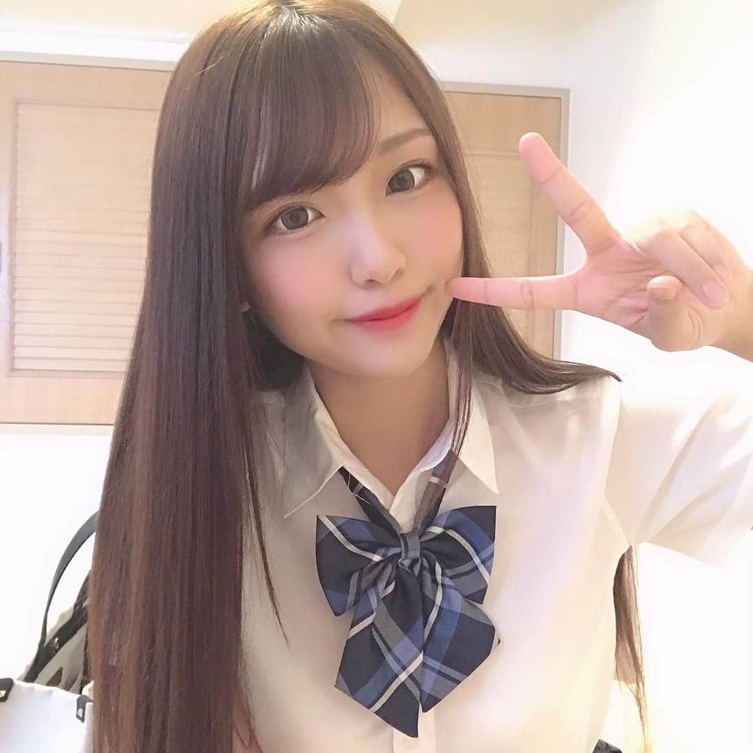 のインスタグラム：「今日はから10月ですね！ 秋の季節に可愛い女の子😍  安定の可愛さ✨ プロフィールに公式TwitterのURLが添付してますのでフォローお願い致します😊 ACT Instagram #木下ひまり  #セクシー女優  #av女優  #act娘」