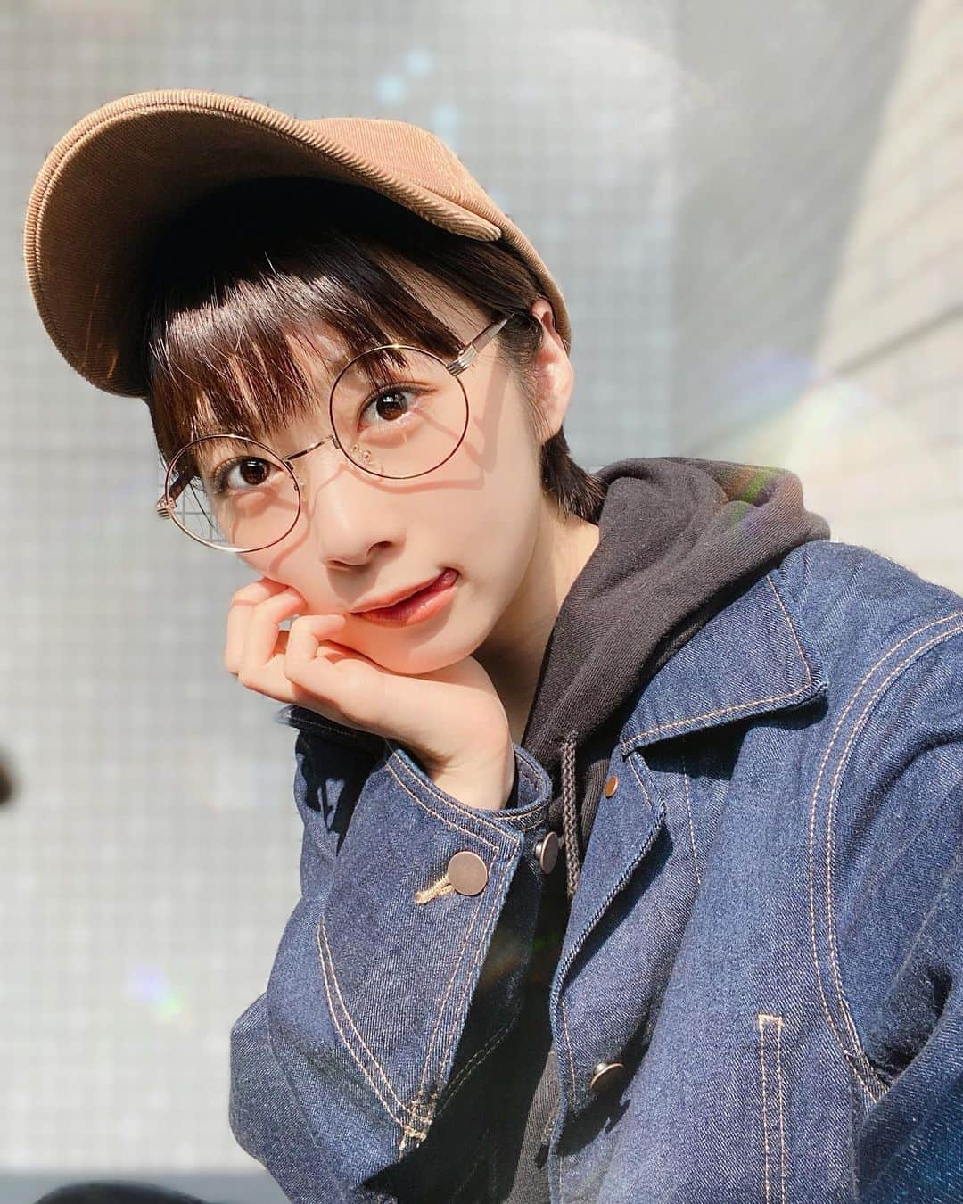 河内美里のインスタグラム：「∗*ﾟ リスって 英語で発音するの難しいよね🐿🍁  中学生の頃、squirrel って 上手に言えるようになりたくて 英会話の先生に何度も発音してもらって 謎にめちゃくちゃ練習した。 . . . . . #唐突な思い出話 #秋だなあ #って思ってたら蘇った記憶 #今日から10月 #朝晩の冷え込みに注意 . . . .」