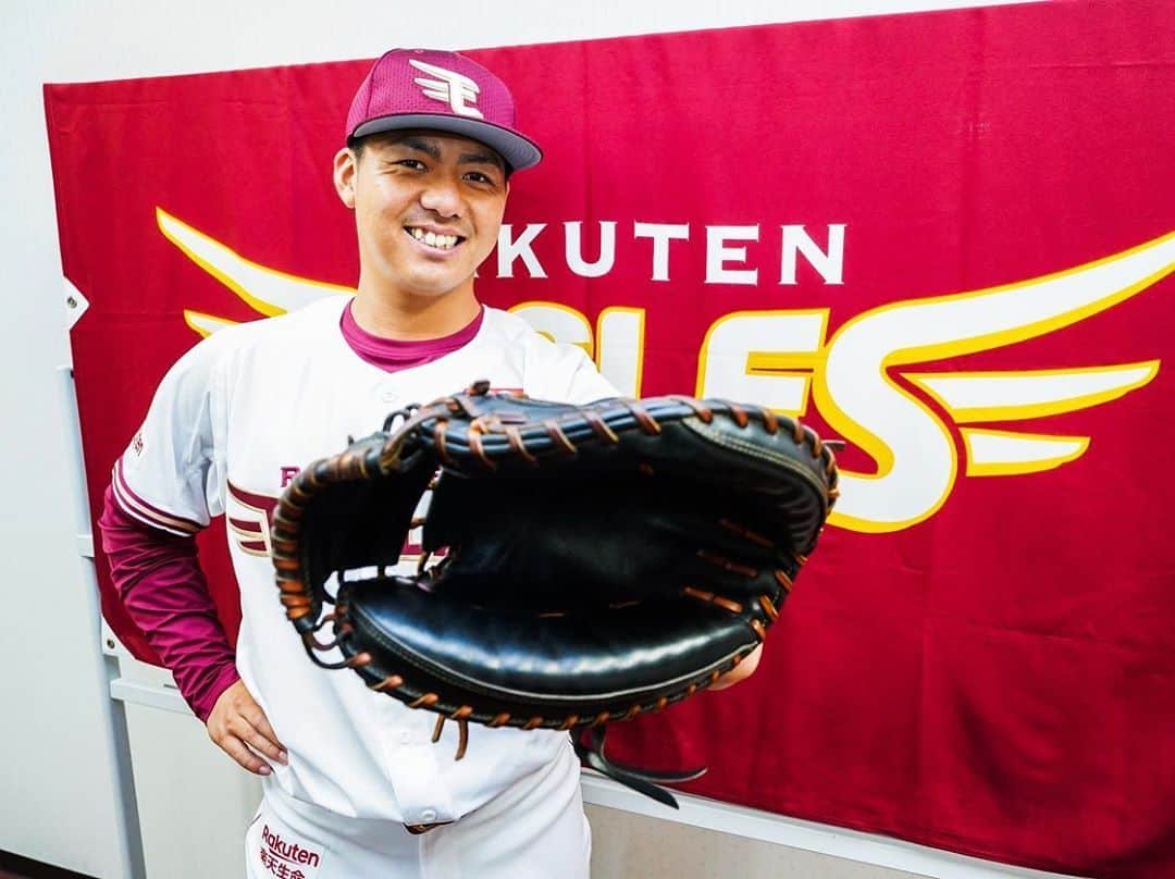 東北楽天ゴールデンイーグルスさんのインスタグラム写真 - (東北楽天ゴールデンイーグルスInstagram)「⚾️ 昨日、田中貴也選手の入団会見を行いました✨✨✨ 「(捕手としての強みは)安定した守備力です。 とくに送球の取ってからの速さと 正確性には自信があります。 楽天イーグルスの55番は田中貴也だと 言ってもらえるような選手になれるように 頑張っていきたいです🎤」 #rakuteneagles #NOWorNEVERいまこそ #日本一の東北へ #田中貴也」10月1日 14時45分 - rakuten_eagles