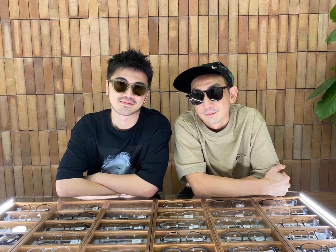 サム・リーのインスタグラム：「Congrats #warehouse」