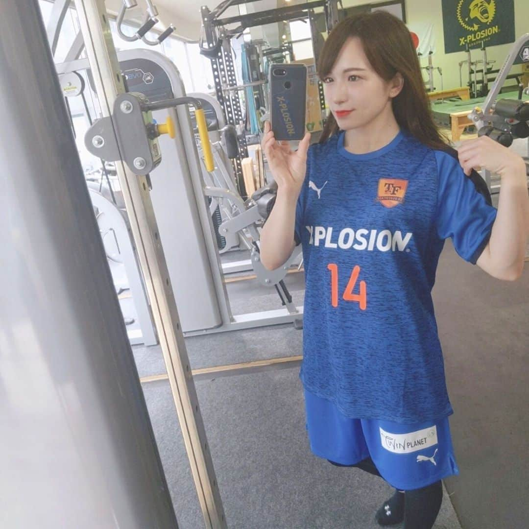 X-PLOSIONさんのインスタグラム写真 - (X-PLOSIONInstagram)「サポートチーム TOKYO2020FC様からユニフォームを頂きました！  こんにちは！エクスプロージョンです！  メインサポートさせて頂いています社会人サッカーチーム @tokyo2020fc  様からユニフォームを頂きました！ ※社長のTシャツを拝借🤳  益々のご活躍をお祈り申し上げます。 今後ともどうぞよろしくお願い致します！  いつもいいねやコメント、ストーリーの掲載ありがとうございます♪ 次の投稿もお楽しみに…  味付き 1kg  1,414円〜 プレーン  1kg  1,235円〜 ご購入はこちらから！ → store.x-plosion.jp  #エクスプロージョン #xplosion #エクスプロージョンプロテイン #プロテイン #ホエイプロテイン #プロテイン女子 #たんぱく質 #タンパク質 #筋肉 #筋肉女子 #筋トレ #筋トレ女子 #トレーニング #トレーニング女子 #トレーニング動画 #training #workout #プロテイン初心者 #プロテイン生活 #プロテインダイエット #プロテイン摂取 #大学生 #高校生 #中学生 #部活 #社会人サッカー #社会人サッカーチーム #サッカー #ユニフォーム女子 #ホエイプロテインプレーン」10月1日 15時05分 - x_plosion_protein