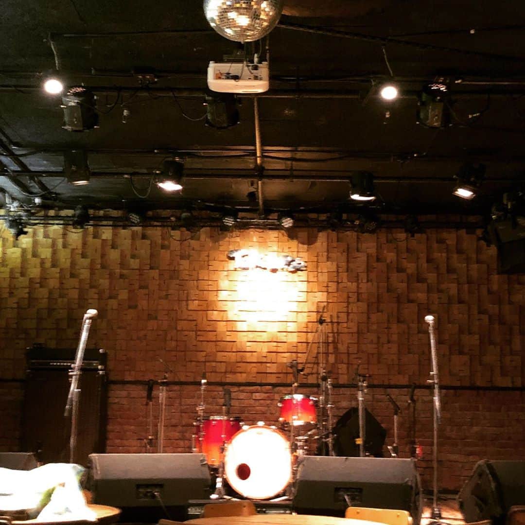 山川のりをのインスタグラム：「今夜は名古屋得三にてギターパンダ ライブです。18時/19時、3000円+D /3500円+D。共演は夜のストレンジャーズ。2曲程ゴージャス尾原さんドラム演奏かも？どうでしょう？ お近くの方は無理ない範囲で会いにきてアイニージュー！」