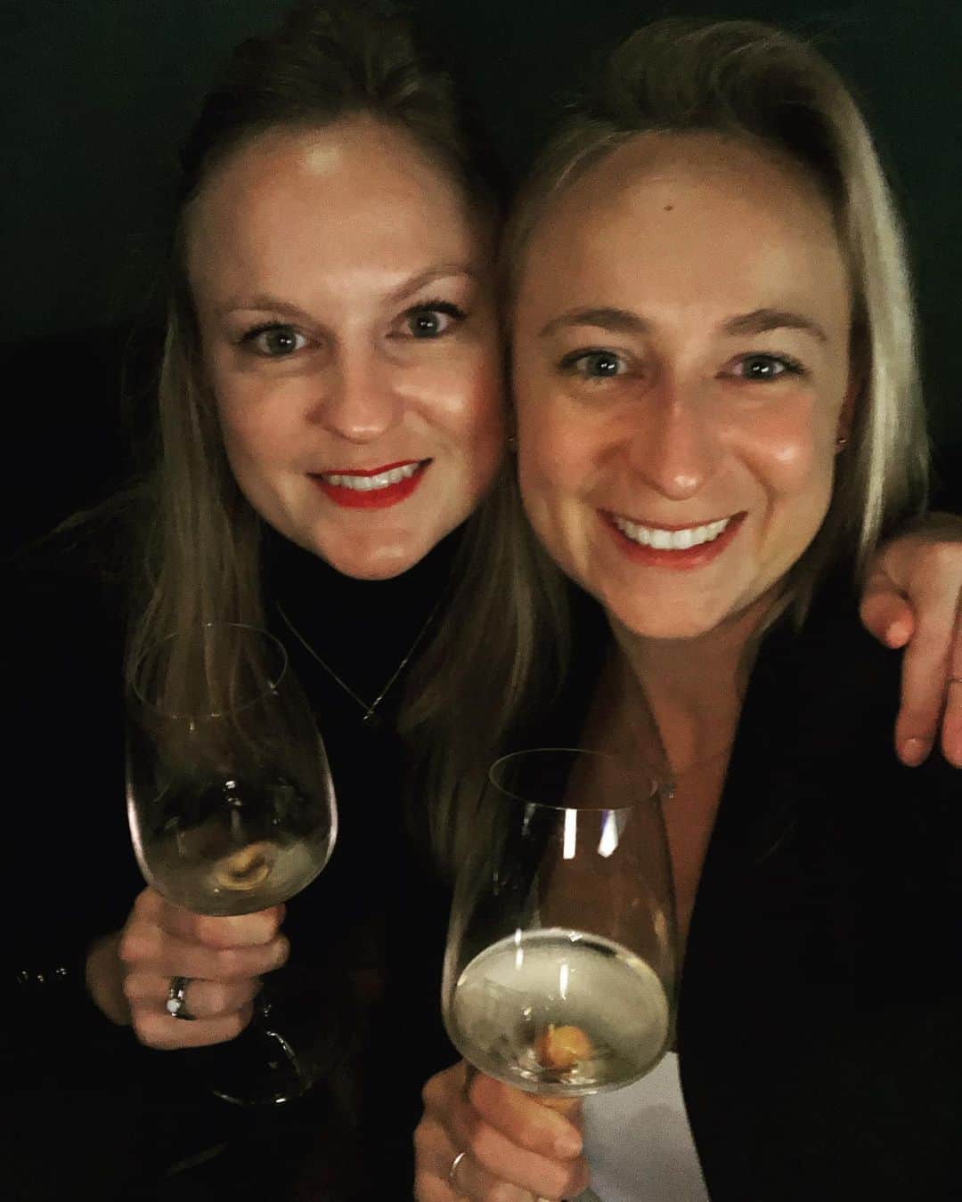 セレーナ・ピークのインスタグラム：「Thank you all for the birthday love I received yesterday. 29 doesn’t feel so bad ;-). Onto the big 30! 🎉🥳🥂. #birthdaygirl #family #ceebratelife」