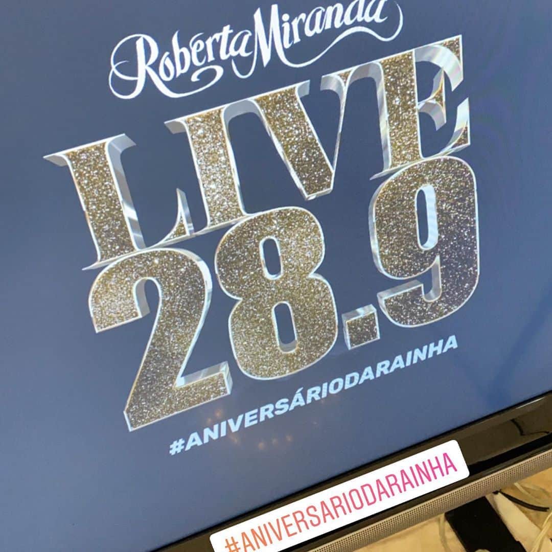 Roberta Mirandaさんのインスタグラム写真 - (Roberta MirandaInstagram)「28.09 está live vai ficar para história!! Presente maior que ganhei ao estar com os meus fãs !!!」10月1日 15時22分 - robertamiranda
