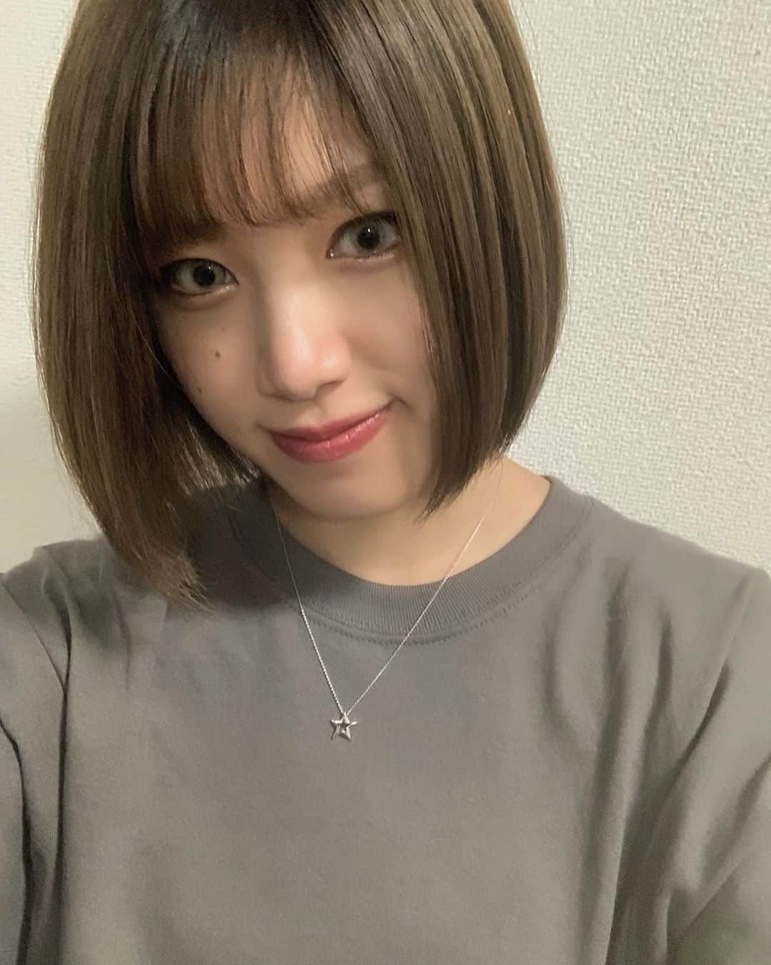 林優菜のインスタグラム：「. 中2振り💇🏻‍♀️💇🏻‍♀️ . . . #ヘアカット #中2振り #ショートヘア #ショートカット #ノーマルカメラ #髪染めたい」