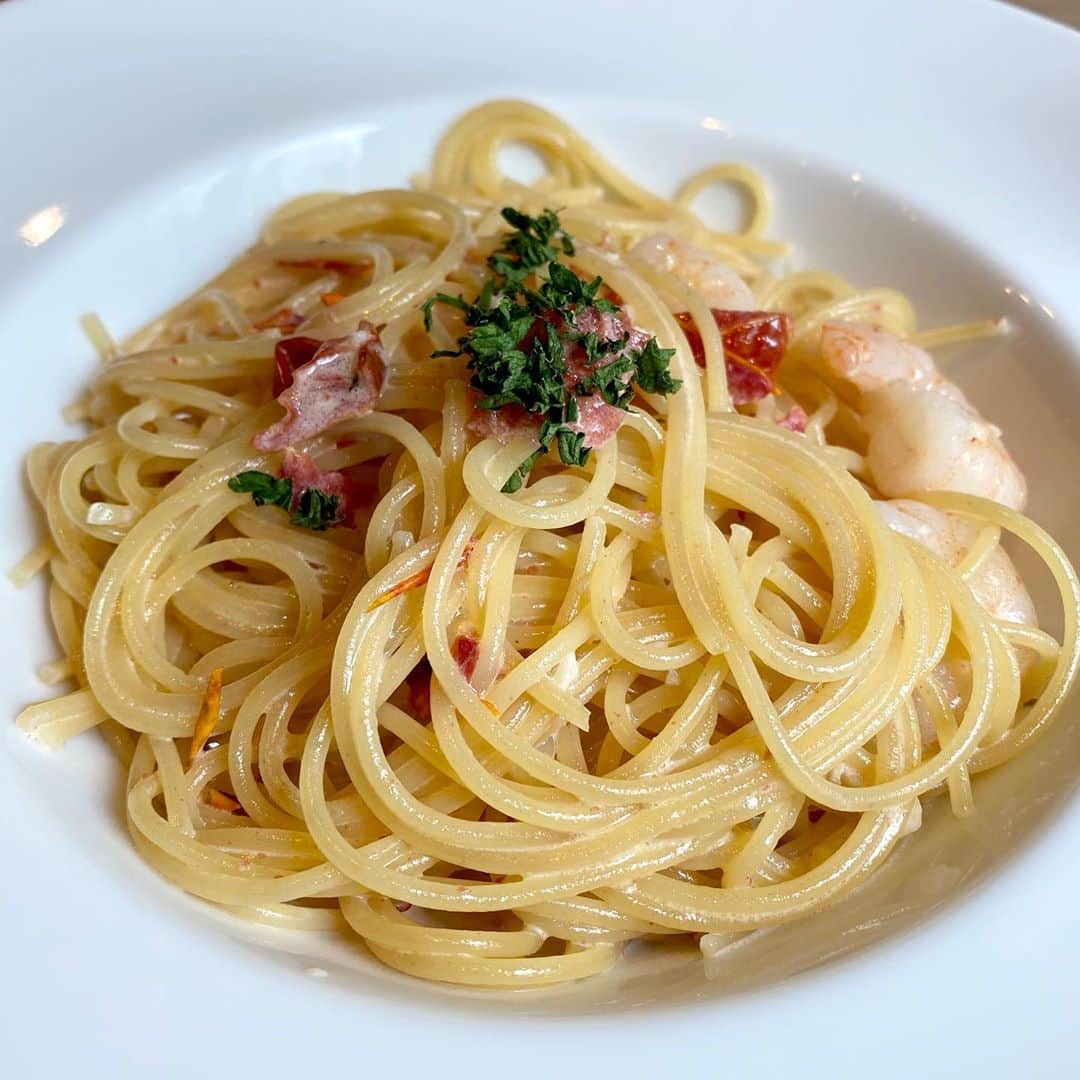 中谷あすみさんのインスタグラム写真 - (中谷あすみInstagram)「友人と神泉にあるオイスターバーBELONでlunchしました🍴  生牡蠣の食べ比べは大きさも違ってどれも美味しかったです✨ 個人的には宮城県女川が好きです。 オーブン焼きから雲丹、パスタとお昼から贅沢にお腹いっぱい食べました💓  とっても美味しかったです✨  #渋谷グルメ#牡蠣#渋谷イタリアン#渋谷デート#生牡蠣#海のミルク#生牡蠣#雲丹#belon渋谷#渋谷ランチ」10月1日 15時32分 - asumi_naa