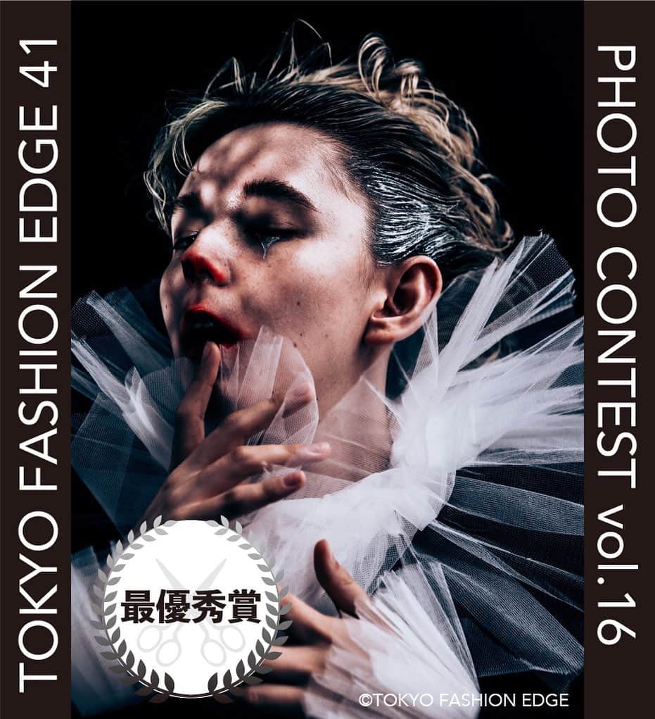 東京ファッションエッジ／プロフェッショナル東京のインスタグラム：「TOKYO FASHION EDGE 41号 【フォトコンテスト⭐︎結果発表⭐︎】 第16回フォトコンテスト、最優秀賞は乗竹 悟史さん（RIDE HAIR/三重県）です🎊 作品テーマや審査員のコメントは誌面をご覧ください📖  【フォトコンテスト入賞者】  ⭐︎最優秀賞⭐︎ 乗竹 悟史（RIDE HAIR/三重県） ⭐︎優秀賞⭐︎ 牧野 克彦（Baletta/茨城県） ⭐︎佳作⭐︎ 島添 博之（gom HAIR DESIGN/埼玉県） 村山 武（RE:sta by neolive/東京都） 小野 裕（Harmony/秋田県）  今回は過去最多となるご応募をいただきました。コロナ禍で、思うように作品作り・撮影が出来ない時期もあったかと思いますが、そんな状況にも負けず、前向きに作品づくりに取り組んでおられる美容師様をTOKYO FASHION EDGEはこれからも応援して参ります！ フォトコンテストは定期的に開催しておりますので、皆様のご応募。お待ちしております。  ----------------------------------------------------  #東京ファッションエッジ #tokyofashionedge #profeshionaltokyo #クリエイティブヘア #creative #クリエイティブヘアスタイリスト #creativehairstylist #hair #ヘアスタイル hairstyle #ヘアカラー #hair color #メイク #make #makeup #ファッション #fashion #美容師 #ヘアスタイリスト #hairstylist #hairstylistjapan #美容学生 #modersalon #colorsync #hairtransformation #hairinspo #hairofinstagram #美容学生と繋がりたい  #fashionista #フォトコンテスト #photocontest #contest   ----------------------------------------------------」