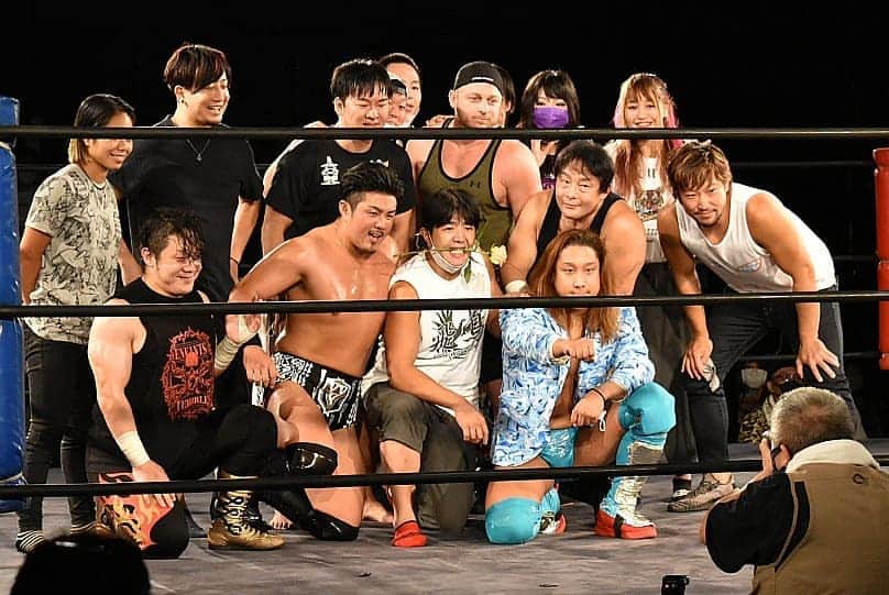 TAJIRIのインスタグラム：「with  my students.#tajiri #smash #wnc #wrestling」