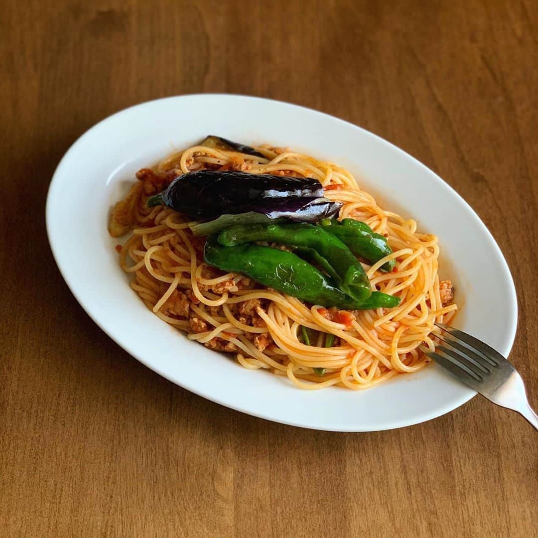 のインスタグラム：「アラビアータグリーン  #万願寺とうがらし  #パスタ #トマト #茄子 #アラビアータ #にんにく」