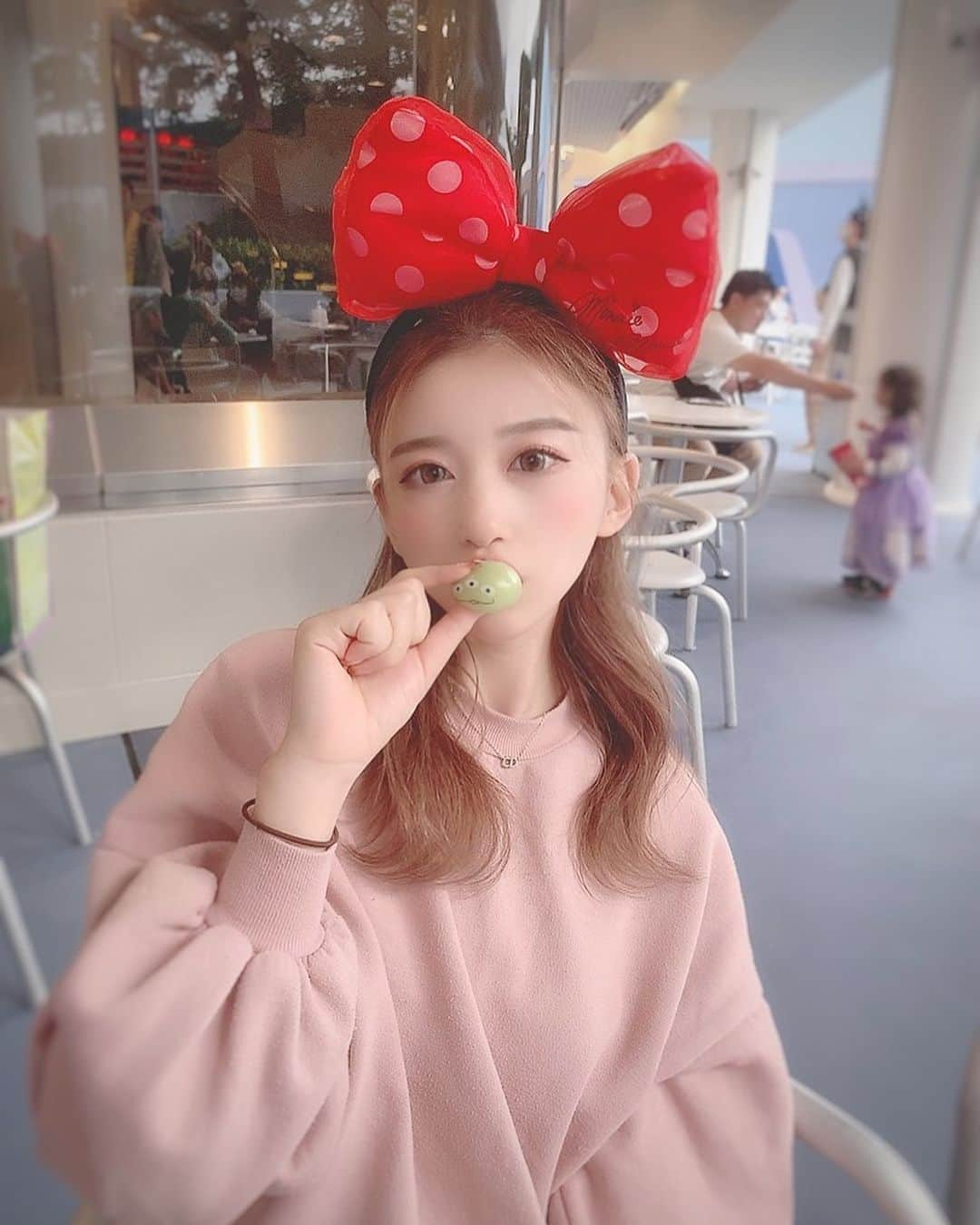 渡邊真由さんのインスタグラム写真 - (渡邊真由Instagram)「はじめてたべました💚 かわいかったおいしかった😍  #リトルグリーンまん #tokyodisneyland  #tokyodisneysea #ディズニー #ディズニーランド #ディズニーシー #ミニーマウス #ミニーコーデ」10月1日 16時06分 - ma_yuuuu912