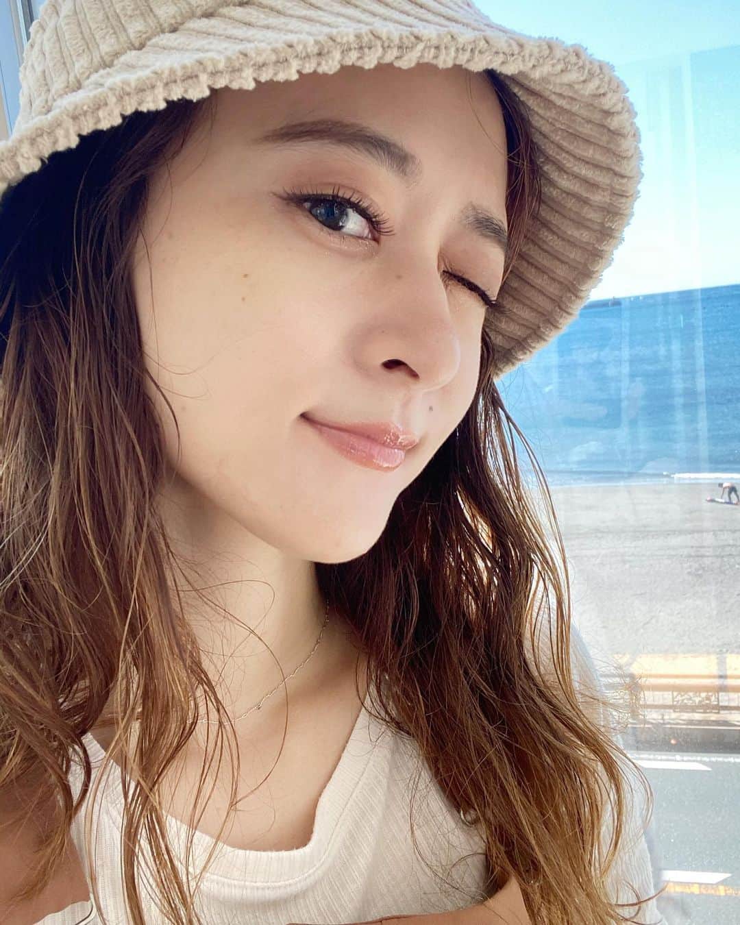 難波礼華のインスタグラム：「まつエク復活〜✌️ khaki brownのJカールで自まつ毛と同じくらいの長さ👀 flatlashでふっさふさだよ💖💖 @romi_lomy ありがと💖 @homeharajuku 10月もよろしくお願いします🙇‍♀️ #まつげエクステ#flatlash」