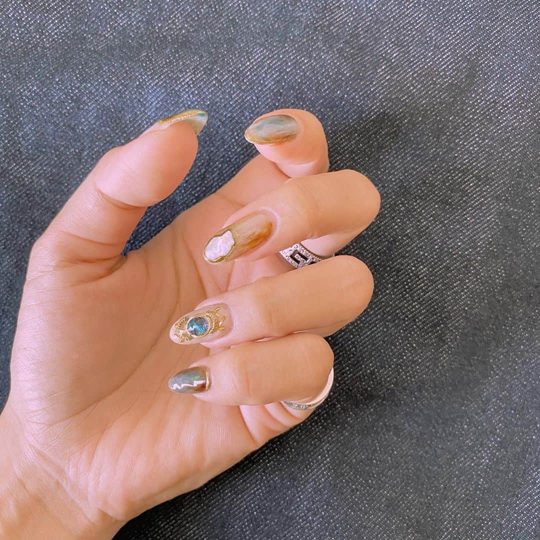 のインスタグラム：「Newnails 💅🏻💓 @glitter.ikebukuro . . #newnail #newnails #nail #nails #ネイル #秋ネイル」
