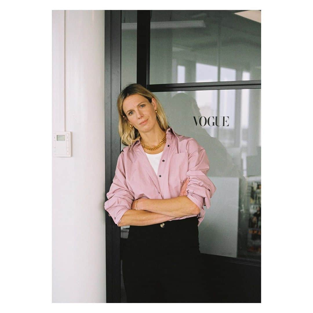 リカさんのインスタグラム写真 - (リカInstagram)「Blaze Girl 💗@rinketjepkema Chief Editor of Dutch Vogue favorites in her wardrobe at work #blazeshirts #tanktops #ulrikapants #501  #simpleluxary #lessismore #buylessbuybetter ❤️ See full story Online」10月1日 16時24分 - rikastudios_