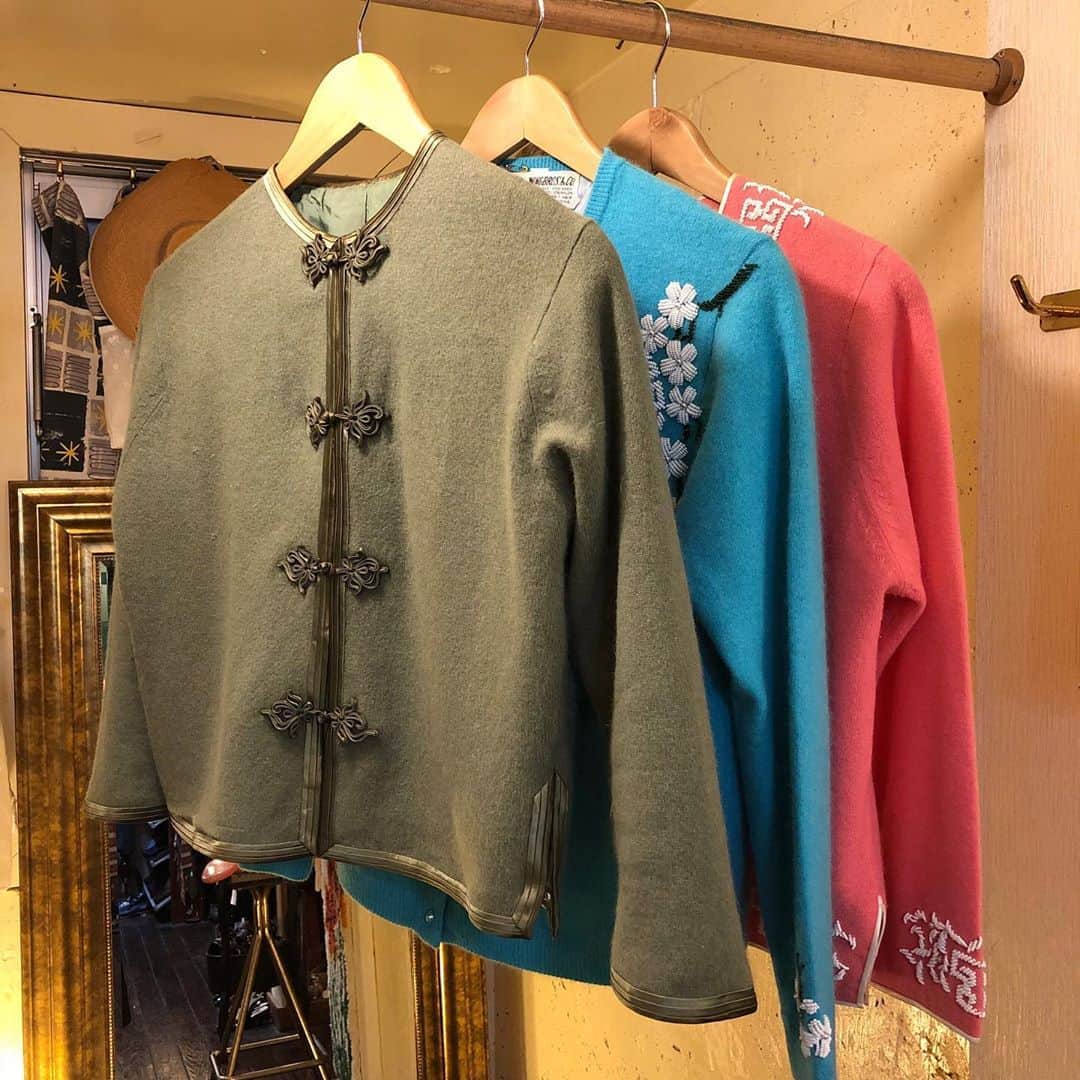 NUTTY Vintage&Collectibleのインスタグラム：「🍃TODAY'S ARRIVAL🍃  ☑︎vtg oriental design cardigan  ＊VINTAGE ONLINE STOREにてお買い求めいただけます＊  ------------------------------------ 🛍NUTTY通販について🛍 ------------------------------------- ＜ONLINE STORE＞ VINTAGE▶︎http://nutty.theshop.jp/ USED SELECT▶︎https://nuttyselect.official.ec/ （プロフィールページURLよりjump🕊） ㅤㅤㅤㅤㅤㅤㅤㅤㅤㅤㅤㅤㅤ ＜VIDEO CHAT SHOPPING＞ テレビ電話をお繋ぎして、リアルタイムでご案内いたします。詳細は過去の投稿をご覧ください。」