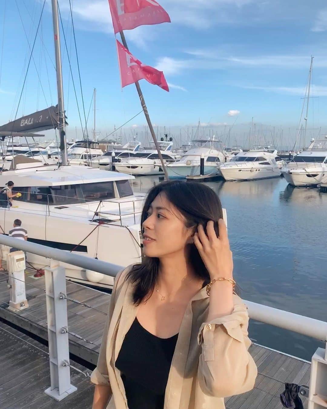 わちみなみのインスタグラム：「(^-^) こうみるとかなりお化粧うすい笑 オフですね！  スケスケシャツもう着られないかなあ🥺  #秋服  #秋カラー」