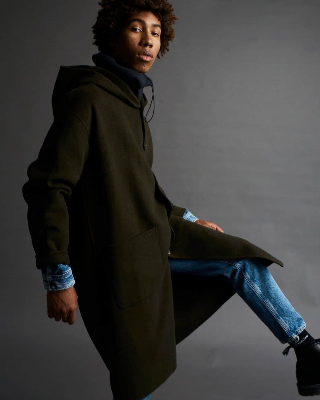 アメリカンビンテージのインスタグラム：「Crafted like accessories, our coats complete the silhouette and turn your look into a statement. ___ #AmericanVintage #FW20 #menswear」