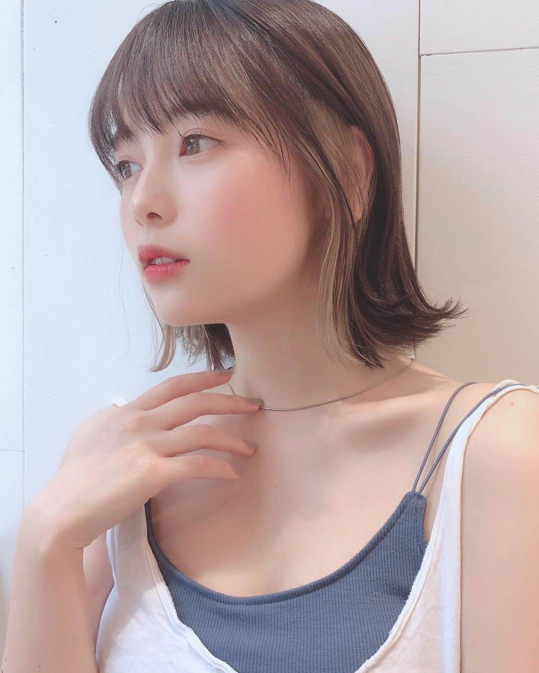 佐藤 渚さんのインスタグラム写真 - (佐藤 渚Instagram)「#イヤリングカラー　が人気♡  カット＋イヤリングカラー＋トリートメント　 ¥ 20000  ＋2000円で人気のオージュアトリートメントに変更可能です！  #インナーカラー#ボブインナーカラー#イヤリングカラー#グレージュ#ボブグレージュ#ボブ#外ハネボブ」10月1日 16時55分 - nagisa_1222